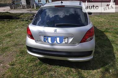 Хетчбек Peugeot 207 2010 в 