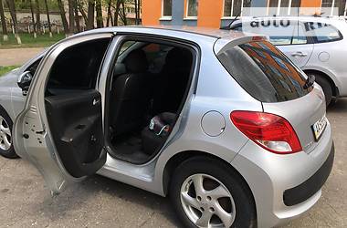 Хетчбек Peugeot 207 2010 в 