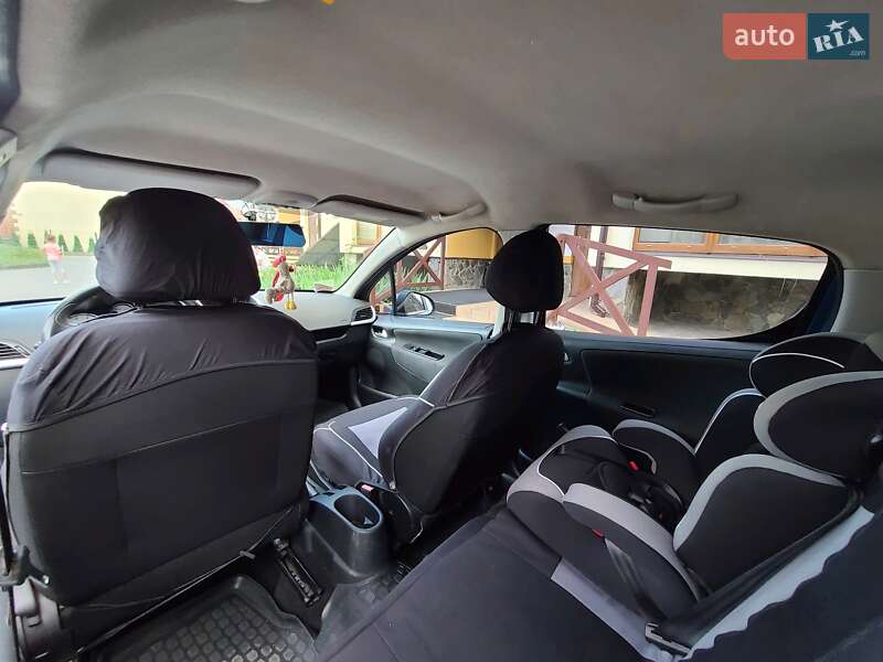 Хэтчбек Peugeot 207 2011 в Черновцах