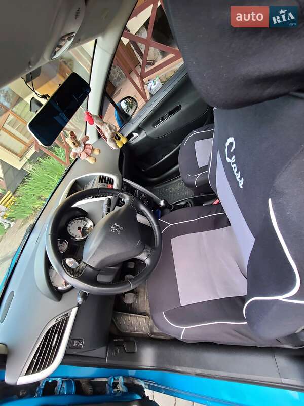 Хэтчбек Peugeot 207 2011 в Черновцах