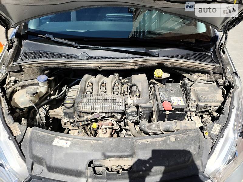 Седан Peugeot 207 2017 в Днепре