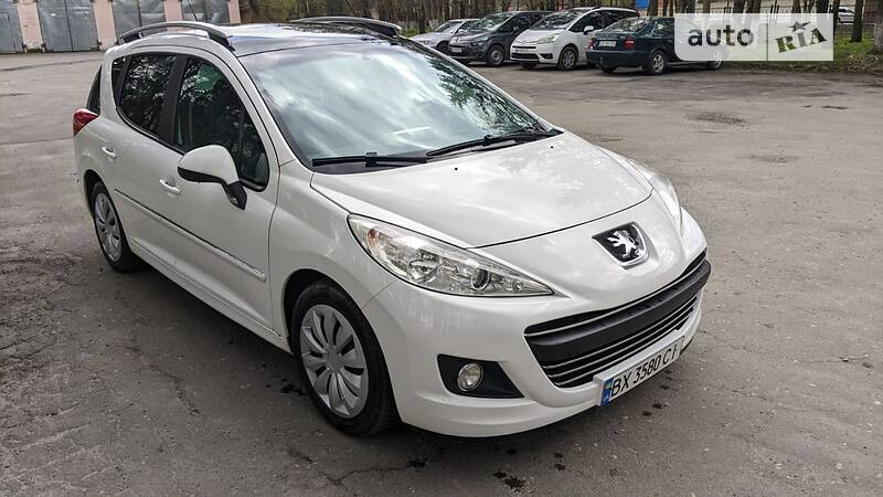 Универсал Peugeot 207 2011 в Шепетовке