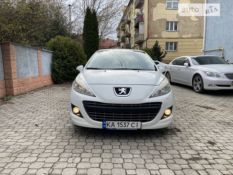 Хетчбек Peugeot 207 2011 в Ужгороді