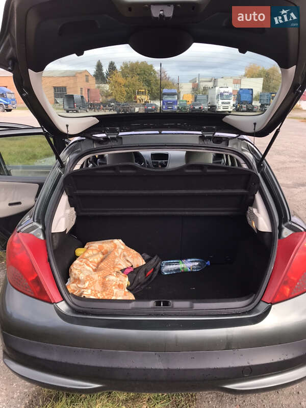 Хетчбек Peugeot 207 2006 в Калинівці