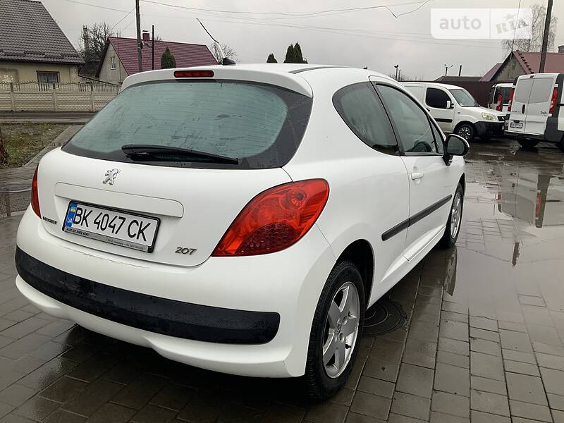Хетчбек Peugeot 207 2009 в Острозі