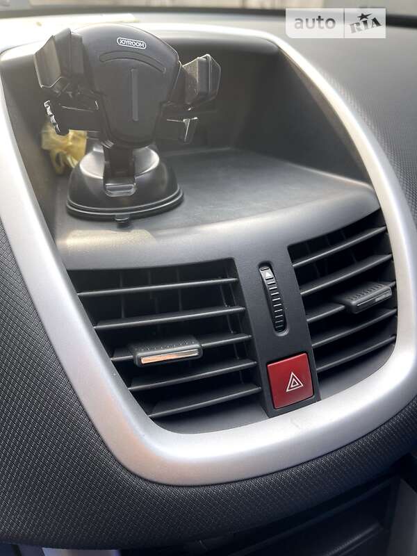 Хэтчбек Peugeot 207 2012 в Днепре
