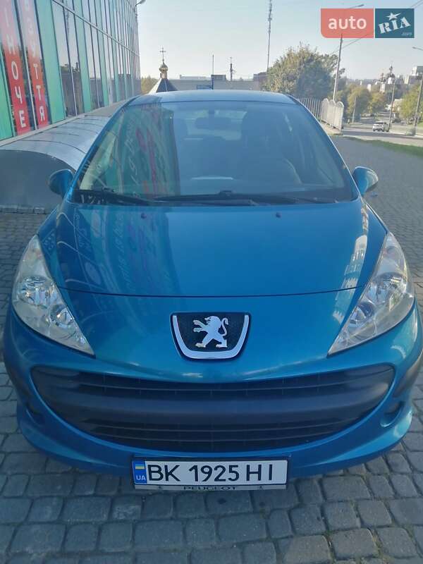 Хетчбек Peugeot 207 2008 в Рівному