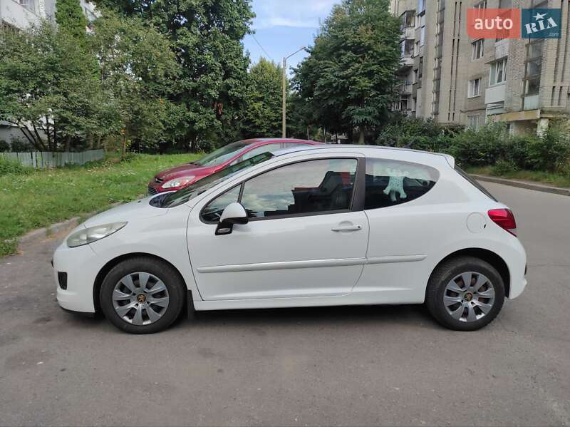 Хэтчбек Peugeot 207 2012 в Львове