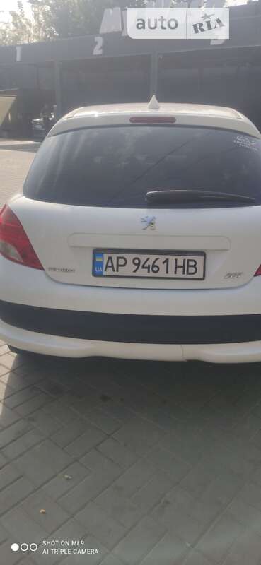 Хетчбек Peugeot 207 2010 в Запоріжжі