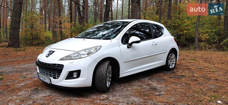 Хетчбек Peugeot 207 2011 в Києві
