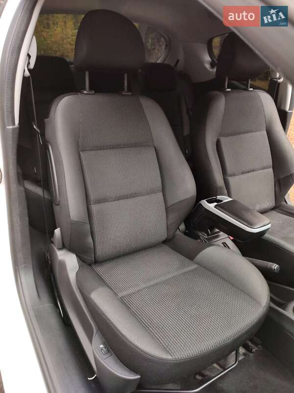 Хетчбек Peugeot 207 2011 в Києві