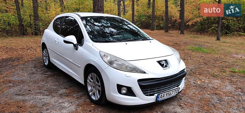 Хетчбек Peugeot 207 2011 в Києві