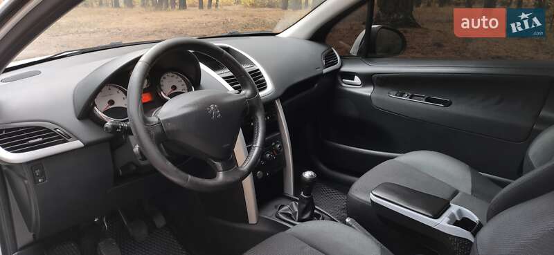 Хетчбек Peugeot 207 2011 в Києві