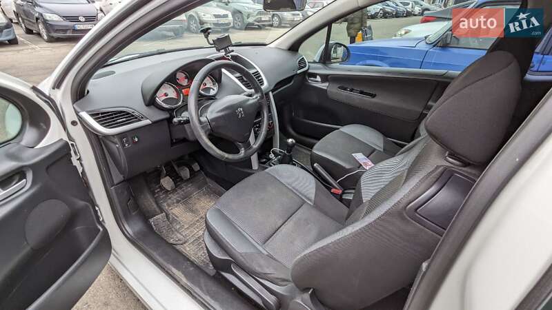 Хэтчбек Peugeot 207 2011 в Киеве