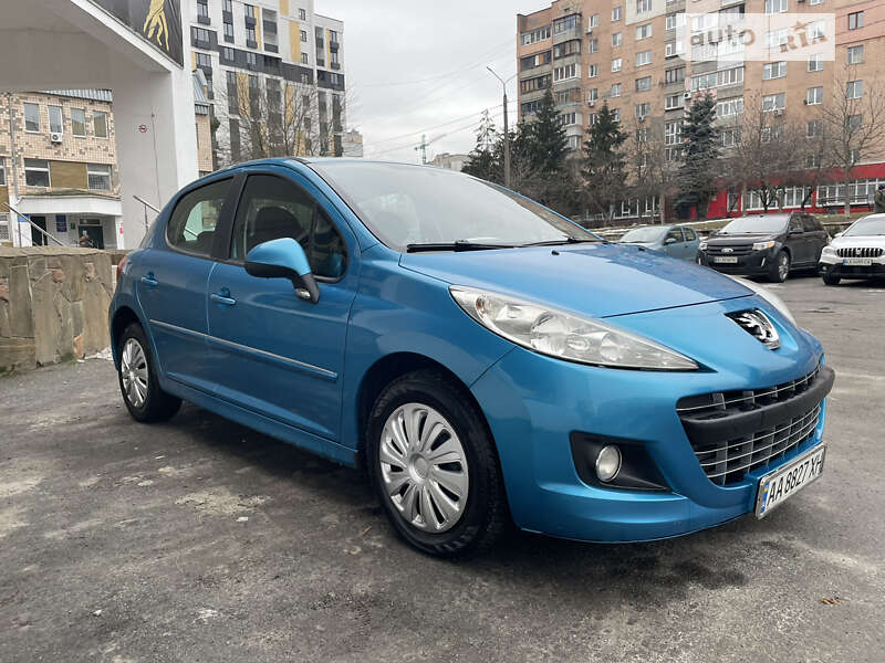 Хэтчбек Peugeot 207 2011 в Киеве