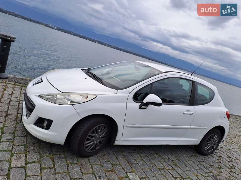 Хетчбек Peugeot 207 2011 в Києві