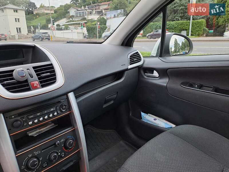 Хетчбек Peugeot 207 2011 в Києві