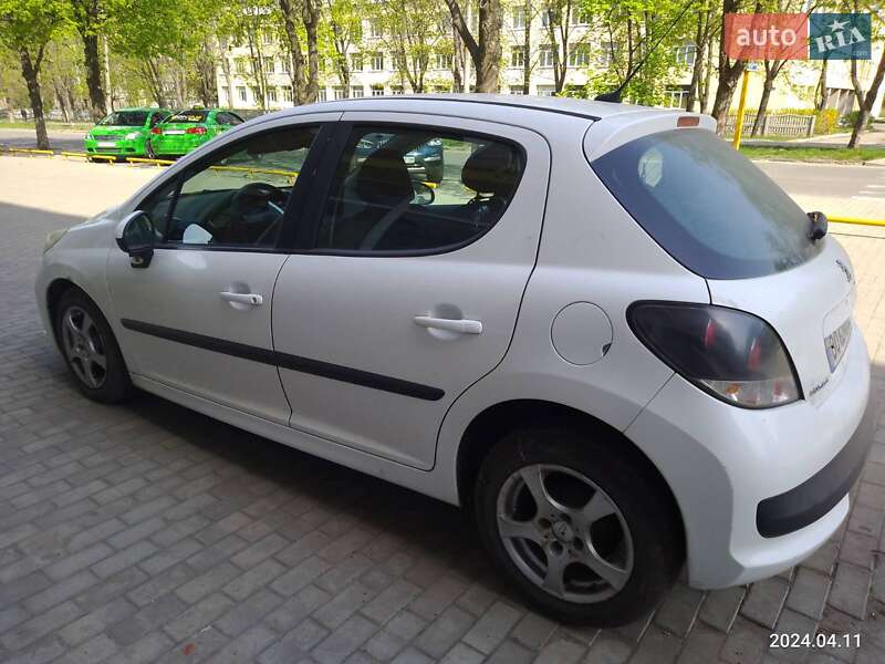 Хэтчбек Peugeot 207 2008 в Краматорске