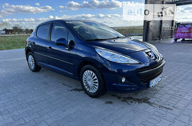 Хэтчбек Peugeot 207 2010 в Жовкве