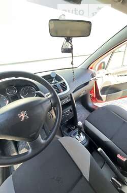 Хетчбек Peugeot 207 2008 в Чернівцях