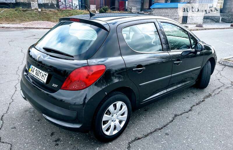 Хэтчбек Peugeot 207 2008 в Киеве