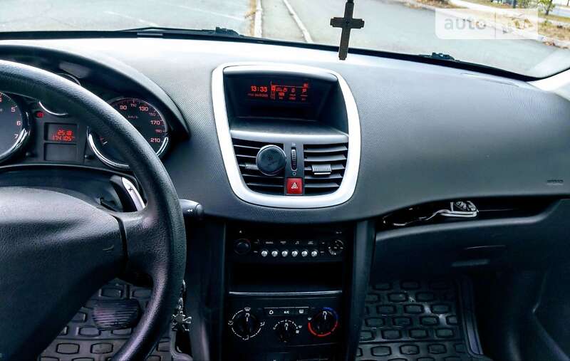 Хэтчбек Peugeot 207 2008 в Киеве