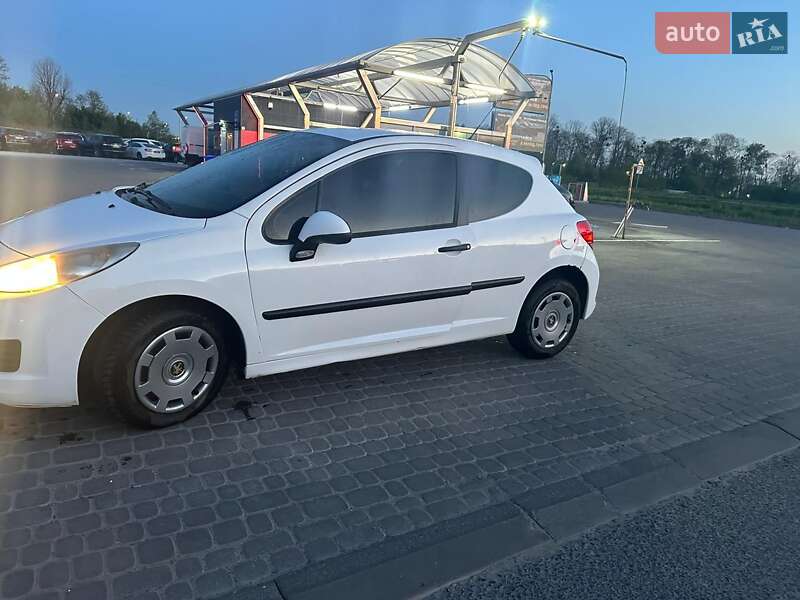 Хэтчбек Peugeot 207 2010 в Львове