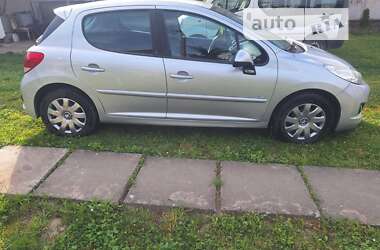 Хэтчбек Peugeot 207 2011 в Черновцах