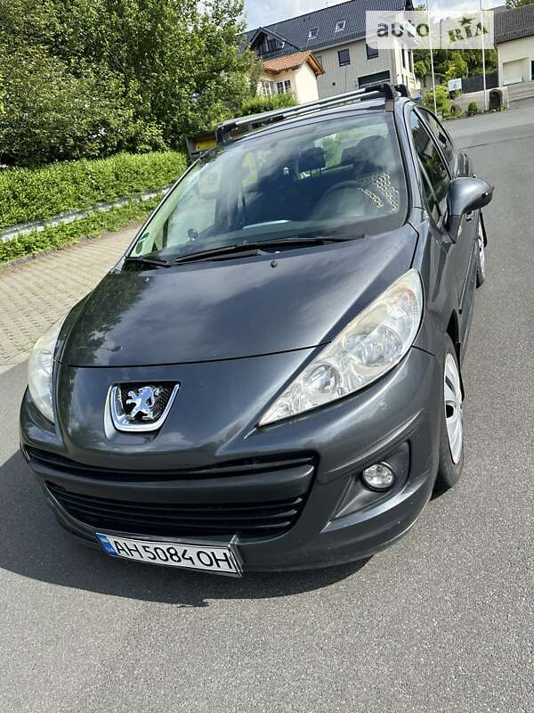 Хетчбек Peugeot 207 2010 в Ірпені