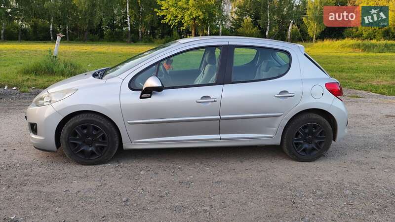 Хэтчбек Peugeot 207 2012 в 