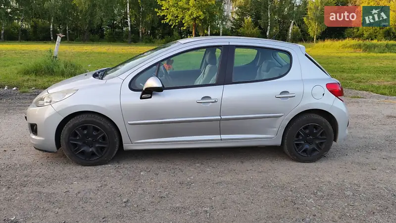 Хэтчбек Peugeot 207 2012 в 