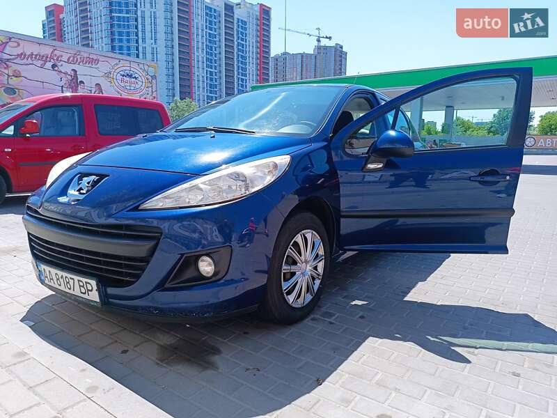 Хэтчбек Peugeot 207 2009 в 