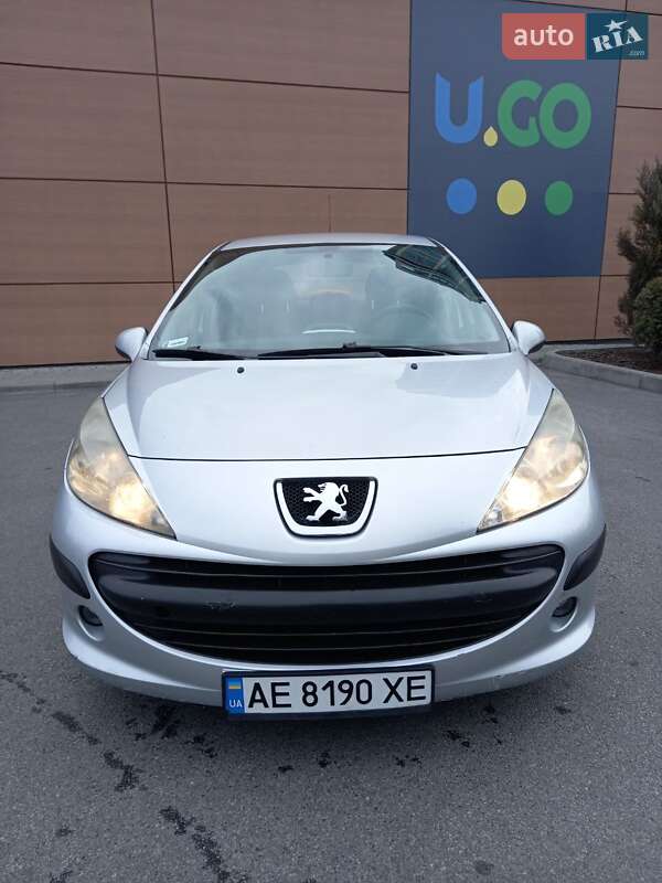 Хетчбек Peugeot 207 2008 в Дніпрі