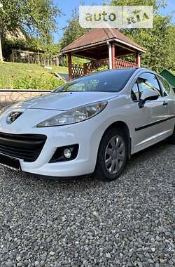 Хэтчбек Peugeot 207 2010 в Тячеве