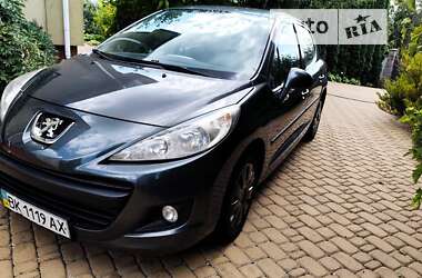 Хэтчбек Peugeot 207 2010 в Здолбунове