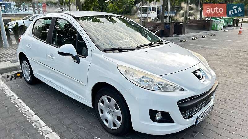 Хэтчбек Peugeot 207 2012 в Черновцах