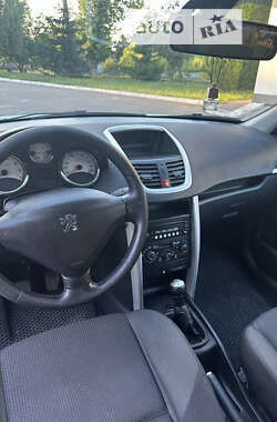 Хетчбек Peugeot 207 2011 в Чугуєві