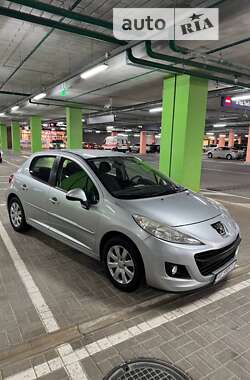 Хэтчбек Peugeot 207 2011 в Киеве