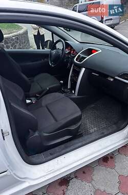 Хетчбек Peugeot 207 2011 в 