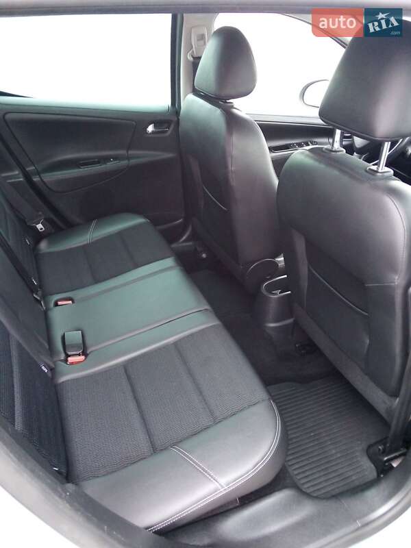 Универсал Peugeot 207 2011 в Киеве