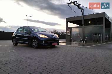 Хэтчбек Peugeot 207 2009 в Долине