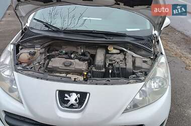 Хэтчбек Peugeot 207 2011 в Киеве