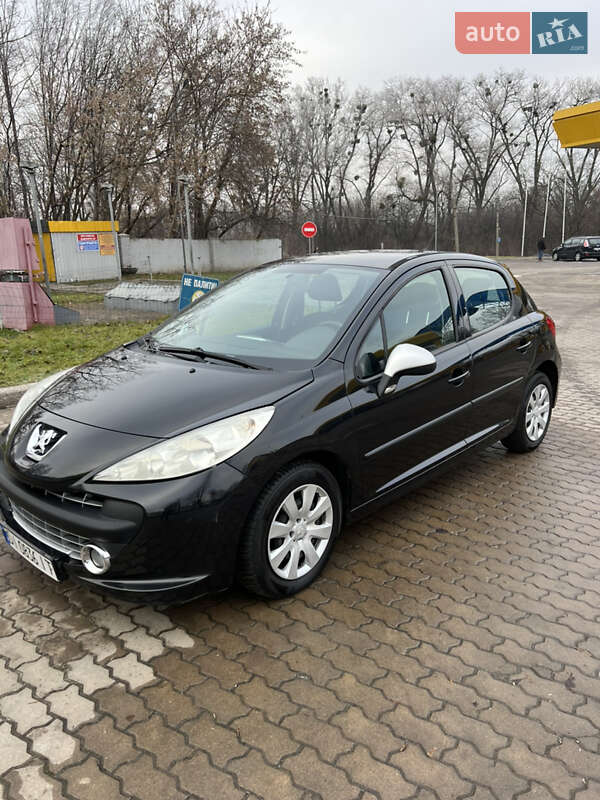 Хэтчбек Peugeot 207 2009 в Ровно