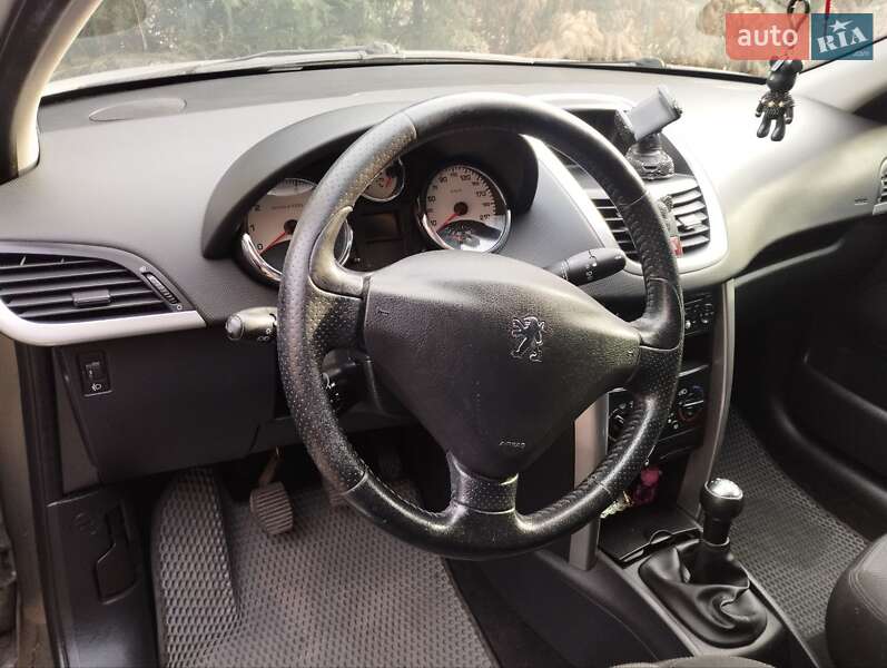 Хэтчбек Peugeot 207 2008 в Запорожье фото 5 Хэтчбек Peugeot 207 2008 в Запорожье