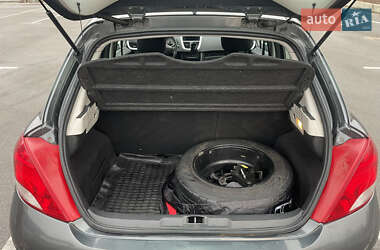 Хетчбек Peugeot 207 2010 в 