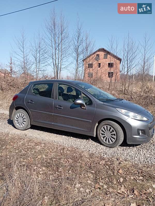 Хэтчбек Peugeot 207 2010 в Ивано-Франковске