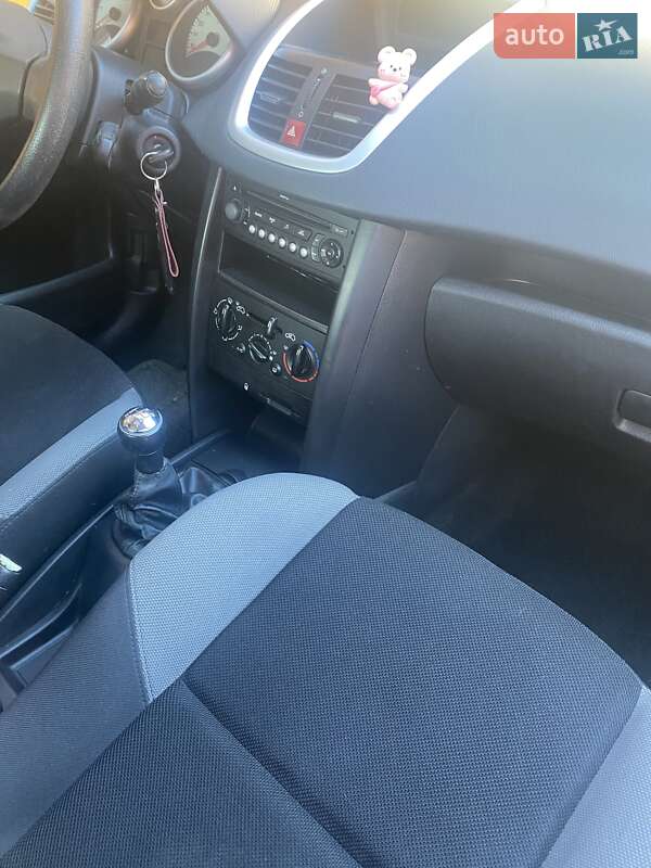 Хетчбек Peugeot 207 2008 в Житомирі