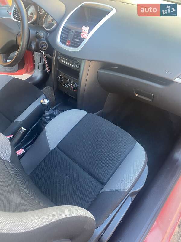 Хетчбек Peugeot 207 2008 в Житомирі