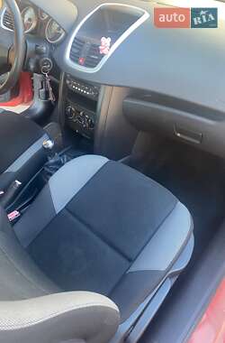 Хэтчбек Peugeot 207 2008 в 