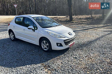 Хетчбек Peugeot 207 2010 в 